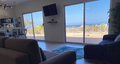 Encantadora Casa con Vista al Mar a 4 Cuadras de la Playa | Moderna y Rústica