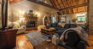 Smart-TV, peis, DVD-spiller og fotballspill