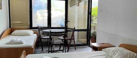 1 habitación, wifi y ropa de cama