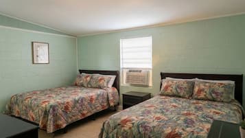 1 Queen Bed & 2 Full Bed Smoking