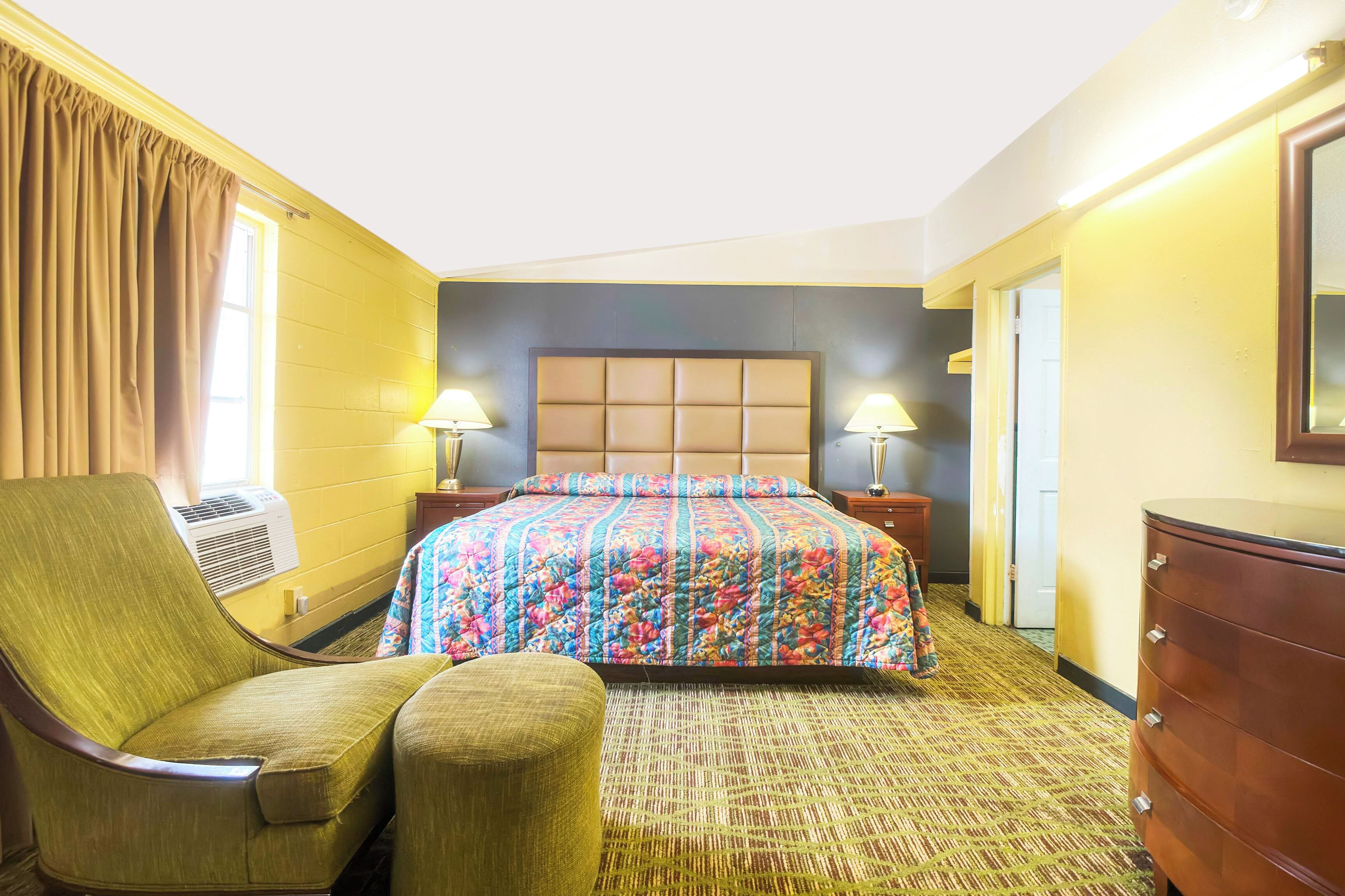 Escritorio, wifi gratis y ropa de cama 