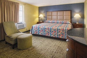 Quarto, 1 cama King, para fumantes | Escrivaninha, Wi-Fi de cortesia, roupa de cama