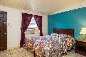 Full Bed Smoking | Escritorio, wifi gratis y ropa de cama 