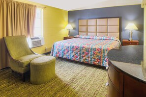 Habitación, 1 cama King size, para fumadores | Escritorio, wifi gratis y ropa de cama 