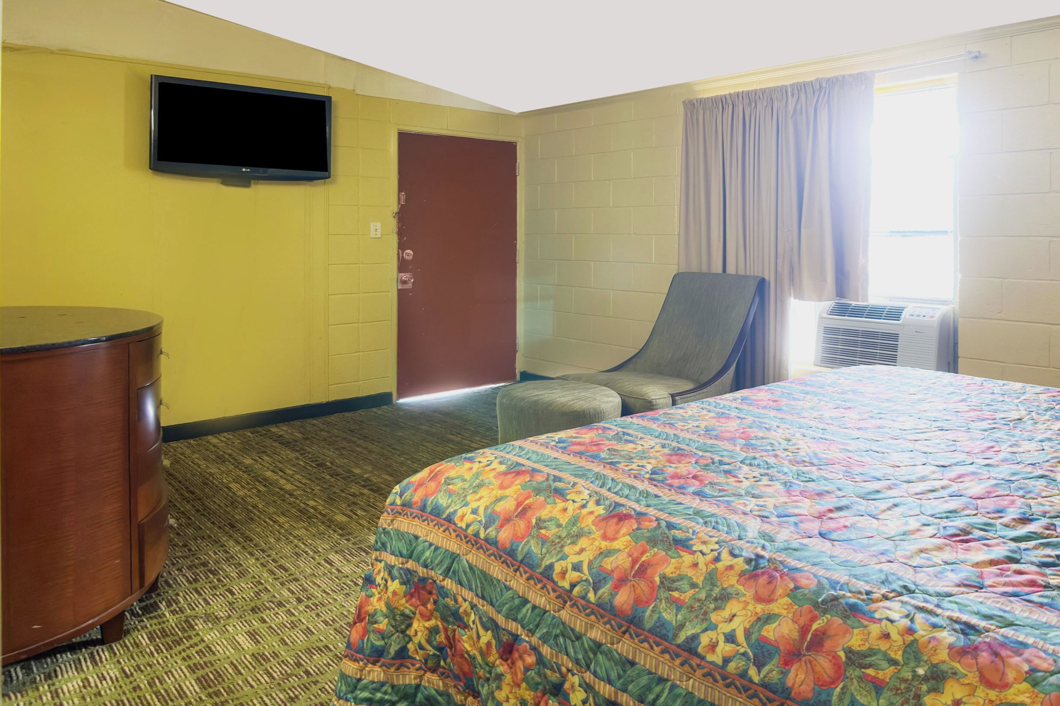 Room, 1 King Bed, Non Smoking | Desk, WiFi (free), bed sheets