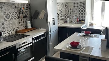 Réfrigérateur, micro-ondes, four, lave-vaisselle