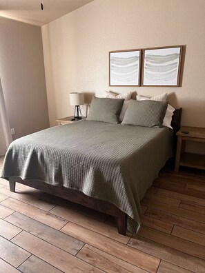 3 bedrooms, iron/ironing board, WiFi, bed sheets - Welcome To Our Cozy Home! Fully Equipped 3BR/2BA (Yuma)