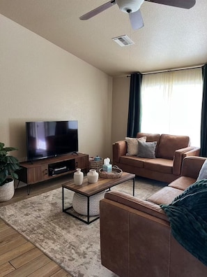 Smart TV - Welcome To Our Cozy Home! Fully Equipped 3BR/2BA (Yuma)