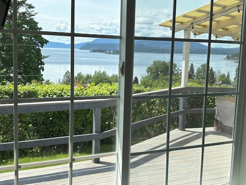 New! Charming Blue Haven Cottage with Amazing Lake Pend Oreille Views!