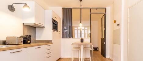 Fridge, microwave, stovetop, coffee/tea maker