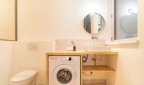 Shower, hair dryer, towels