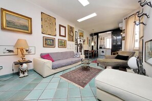 Smart TV - Rome, characteristic apartment for 5 close to the Vatican (Roma)