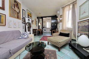 Smart TV - Rome, characteristic apartment for 5 close to the Vatican (Roma)