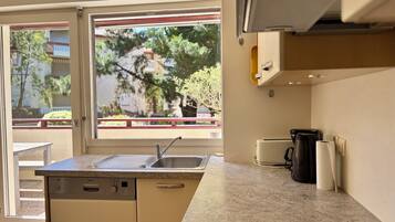 Réfrigérateur, micro-ondes, four, lave-vaisselle