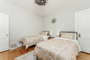 3 habitaciones, tabla de planchar con plancha y wifi gratis 