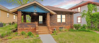 Cozy Cottage Within Walking Distance to Avera Hospital