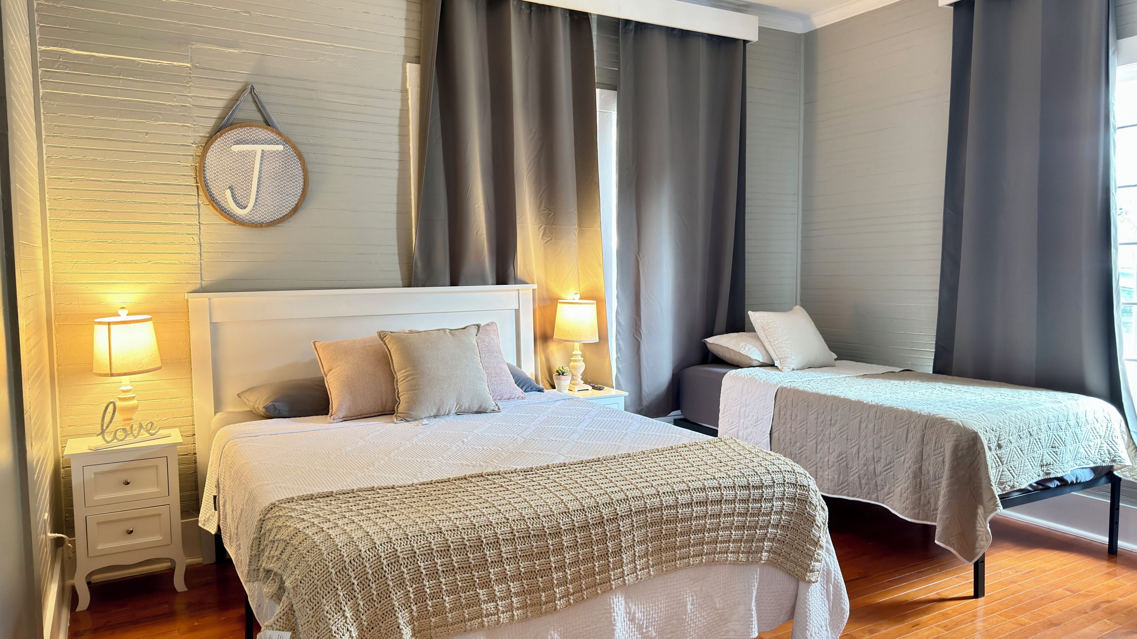 3 chambres, fer et planche à repasser, Wi-Fi gratuit, draps fournis