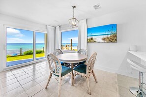 Townhome - 1 kingsize-säng med bäddsoffa (Blue Mountain Beach Villas 5B) | Restauranger