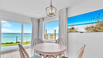 Townhome, 1 King Bed with Sofa bed (Blue Mountain Beach Villas 5B) | Dining
