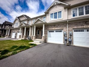 Exterior - Brand New Upscale, Multi Level House With Garage! (Thorold)