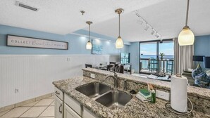 Kondominium, 1 Tempat Tidur King dengan tempat tidur Sofa (SunDestin 510) | Interior