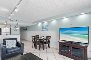 Apartamento, 1 cama de matrimonio grande con sofá cama (SunDestin 510) | Zona de estar