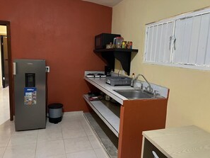 標準客房 | 私人廚房 | 微波爐、爐台、鍋具/餐盤/廚房用品