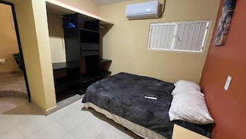 Standard Room | In-room safe, iron/ironing board, free WiFi