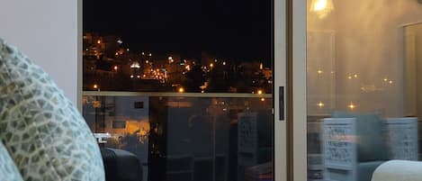 3 quartos, cofres nos quartos, escrivaninha