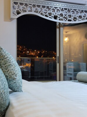 3 dormitoris, caixa forta a l'habitació i escriptori 