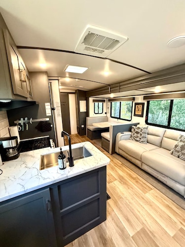 Camper in Zephyrhills with Wi-Fi