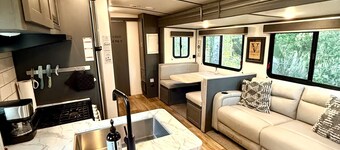 Camper in Zephyrhills with Wi-Fi