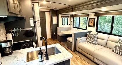 Camper in Zephyrhills with Wi-Fi