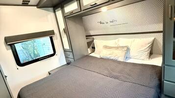 1 dormitori, escriptori, planxa i posts de planxar i wifi gratuïta