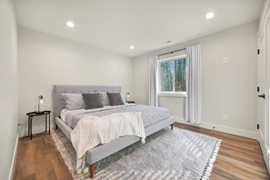 4 bedrooms, travel crib, free WiFi, bed sheets