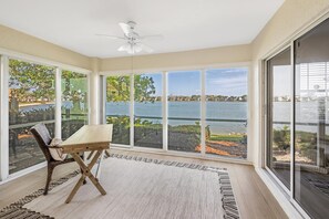 Interior - Lakeside of Naples. 2-bedroom 2-bath charming villa on huge lake. (Naples)