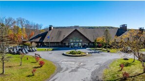 Front of property - Hanah mountain resort and country club (Margaretville)