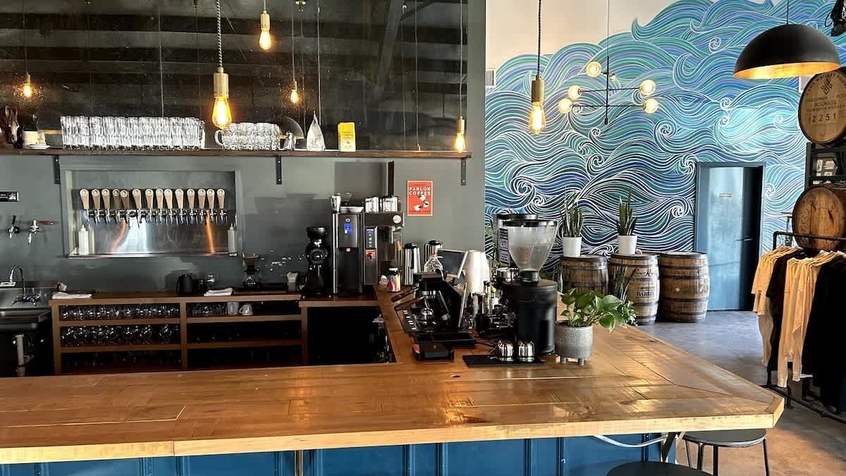 Mikrobølgeovn, ovn, kokeplater og oppvaskmaskin