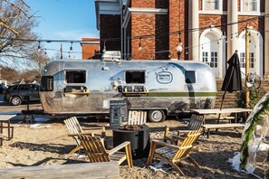 Unclassified image, 2 of 117, button