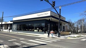 Unclassified image, 5 of 109, button