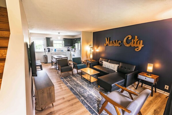 Televisión y oficina 