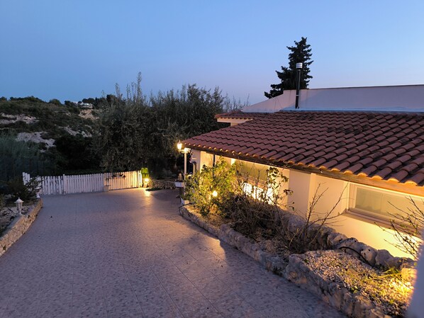 Property grounds - House of the Moors oasis of peace (Lenzevacche)