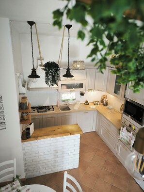 Private kitchen - House of the Moors oasis of peace (Lenzevacche)