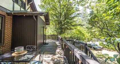 Cozy Midtown Bungalow near Ft. Benning