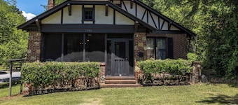 Cozy Midtown Bungalow near Ft. Benning