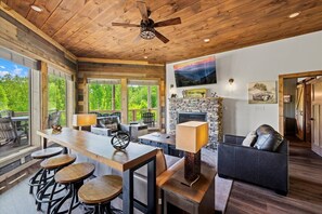 Smart-TV, peis, videospill og fotballspill