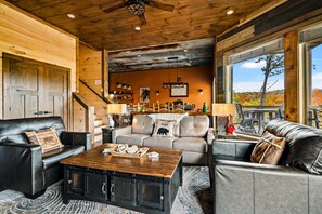 Televisor intel·ligent, llar de foc, videojocs i futbolí 