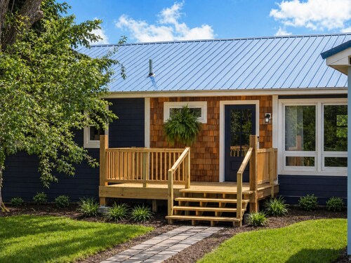 Newly Renovated Charlevoix Home Near Castle Farms - Events Welcome