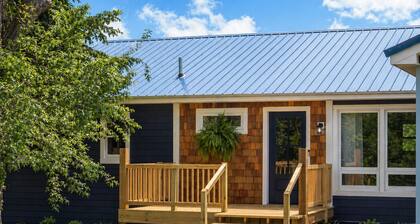 Newly Renovated Charlevoix Home Near Castle Farms - Events Welcome