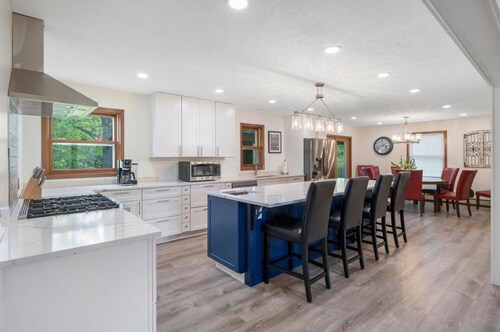 Newly Renovated Charlevoix Home Near Castle Farms - Events Welcome